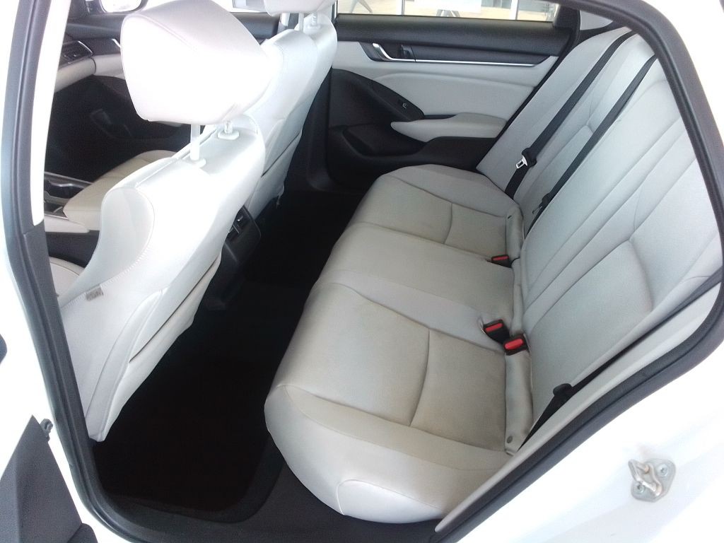 2018 Honda Accord Image 18