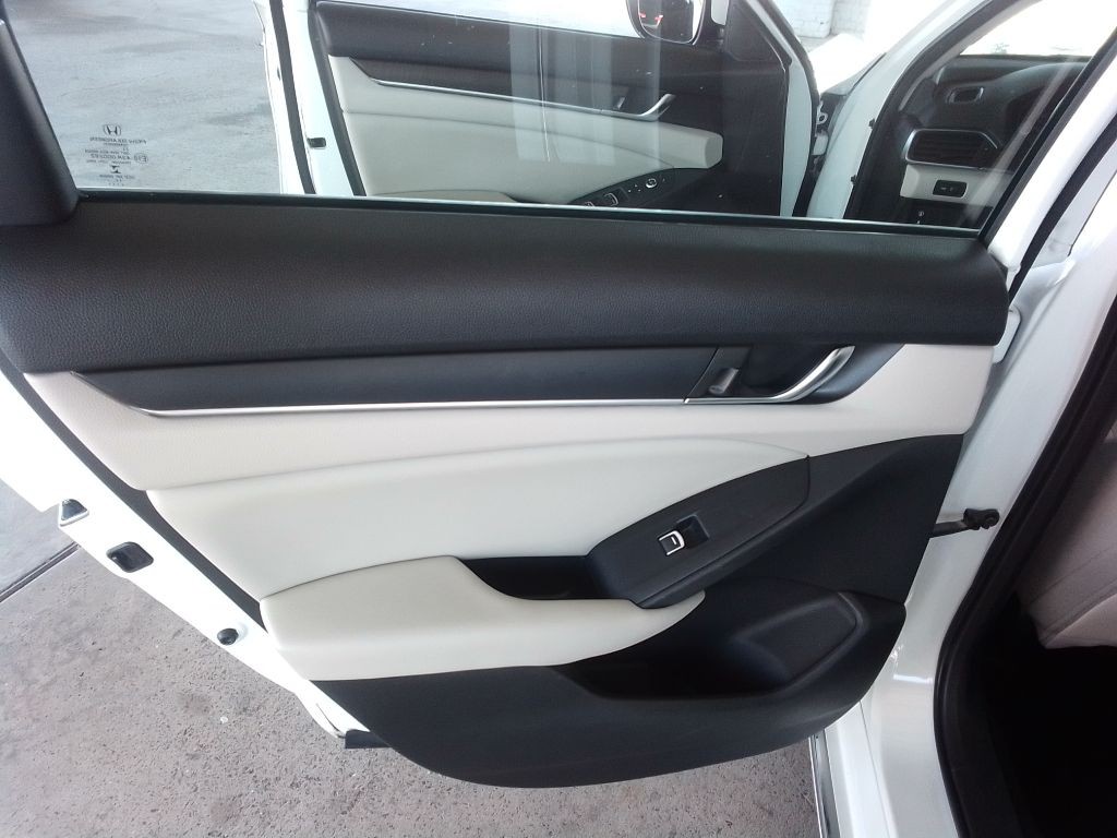 2018 Honda Accord Image 23