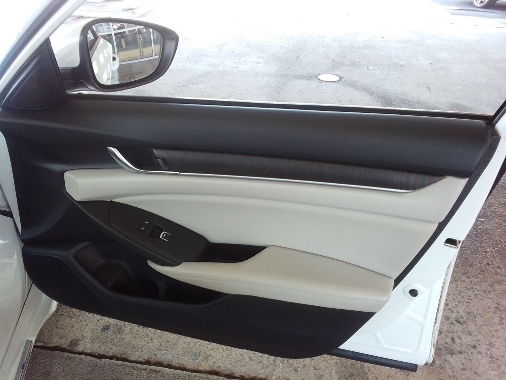 2018 Honda Accord Image 24