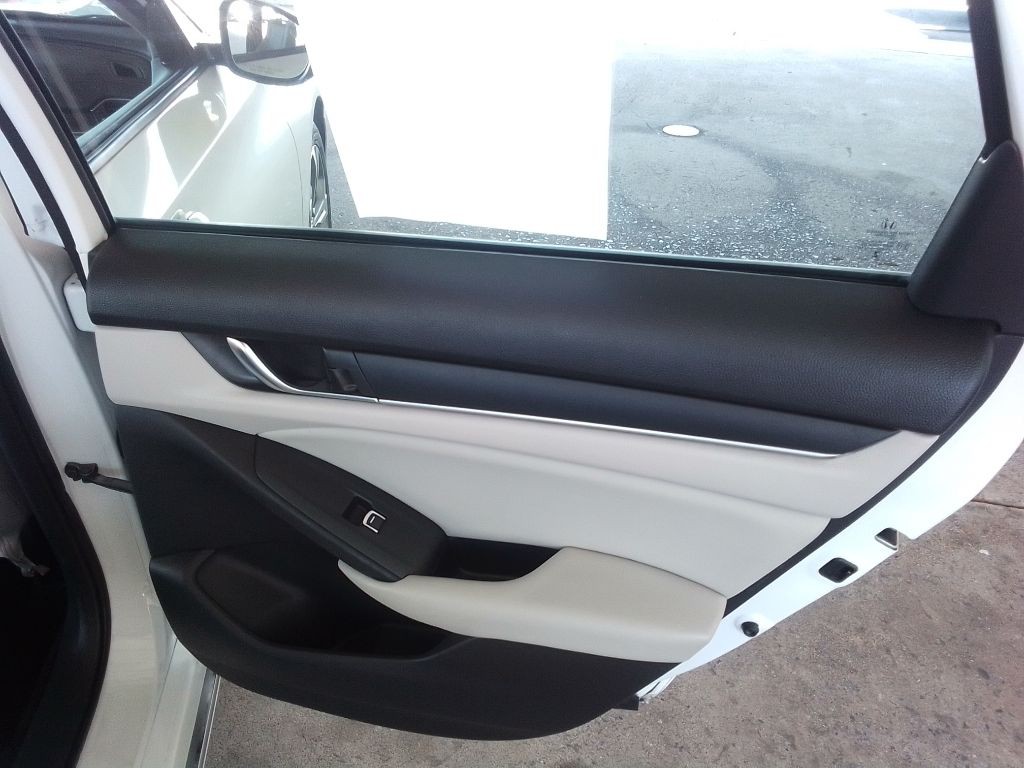 2018 Honda Accord Image 25