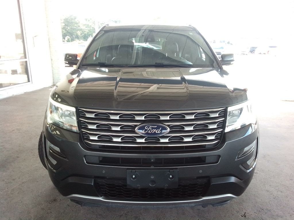 2017 Ford Explorer Image 2