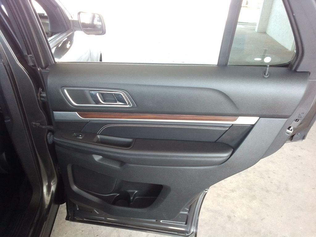2017 Ford Explorer Image 28
