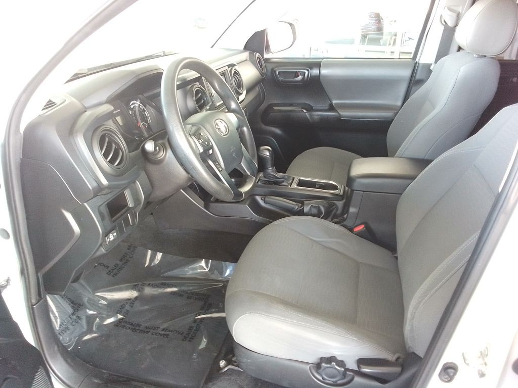 2016 Toyota Tacoma Image 13