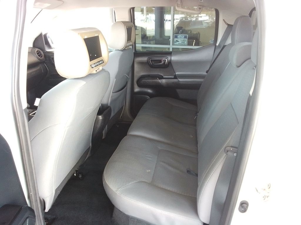 2016 Toyota Tacoma Image 14