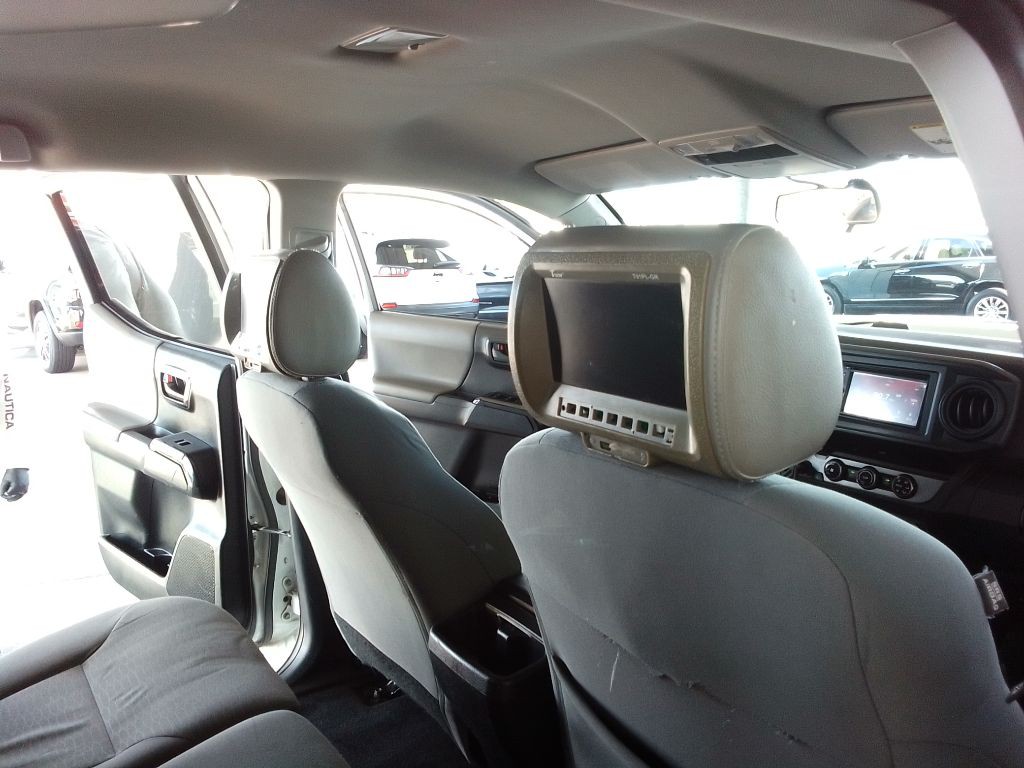 2016 Toyota Tacoma Image 20