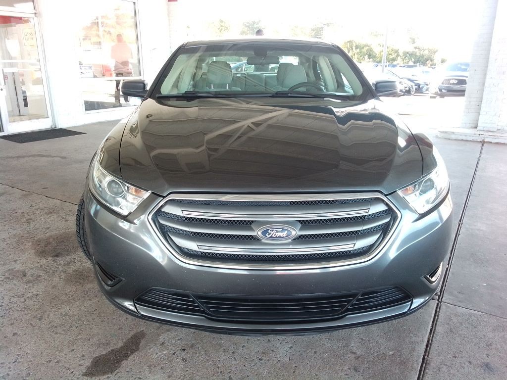 2018 Ford Taurus Image 2