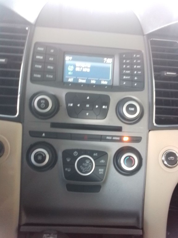 2018 Ford Taurus Image 9