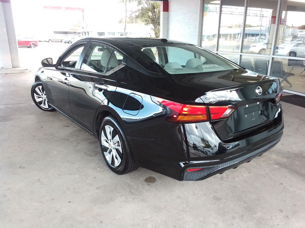 2019 Nissan Altima Image 4