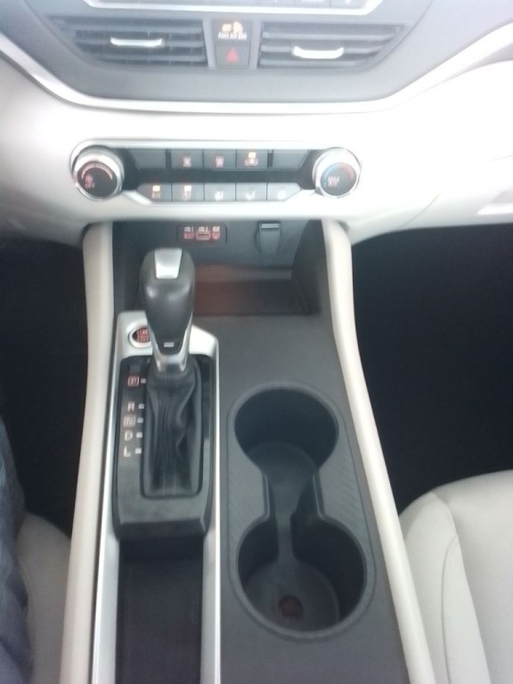 2019 Nissan Altima Image 10