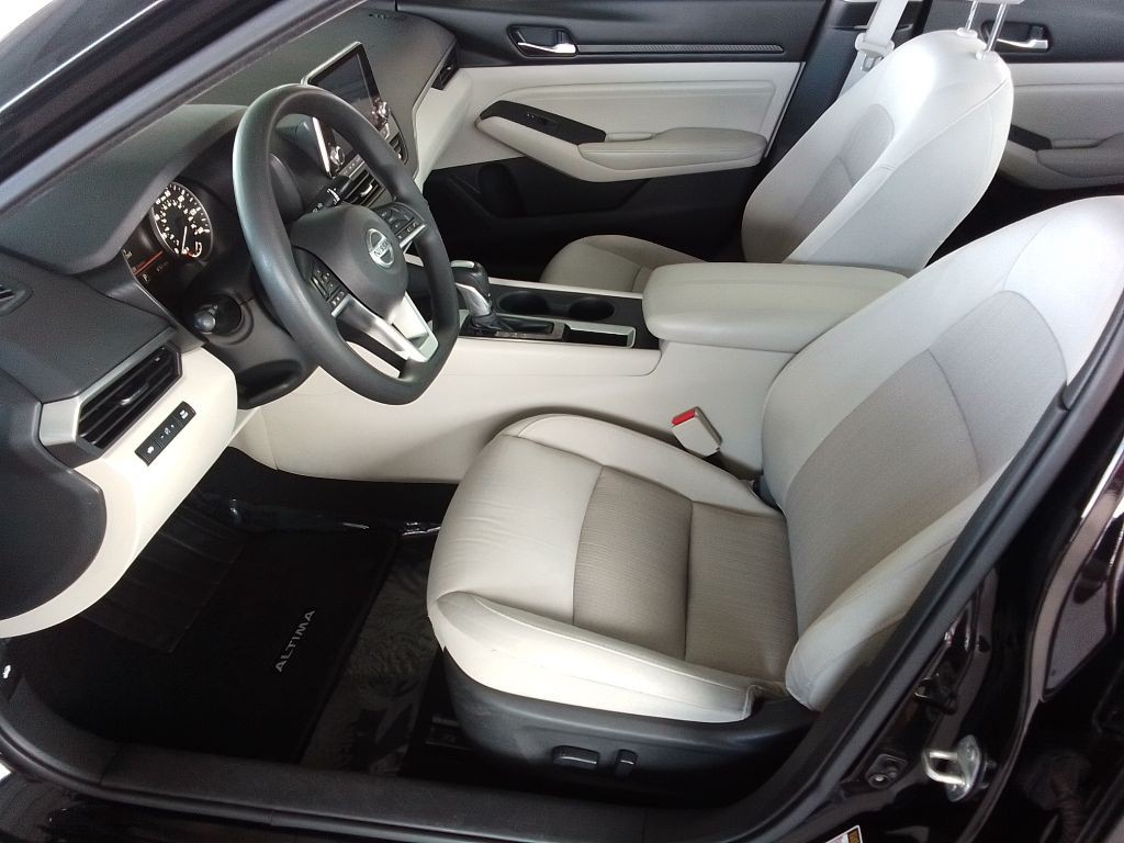 2019 Nissan Altima Image 14