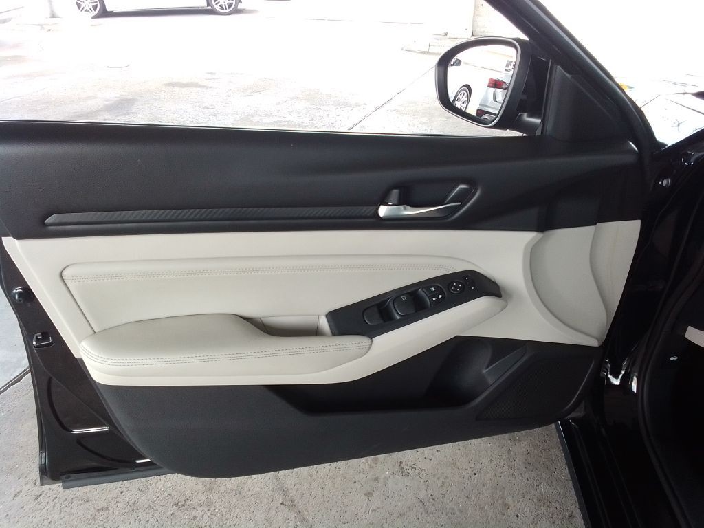 2019 Nissan Altima Image 20