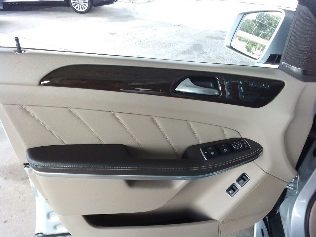 2014 Mercedes-Benz GL-Class Image 24