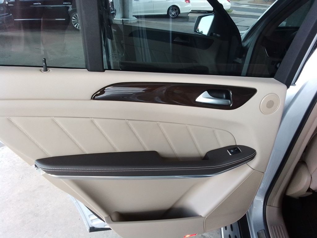 2014 Mercedes-Benz GL-Class Image 25