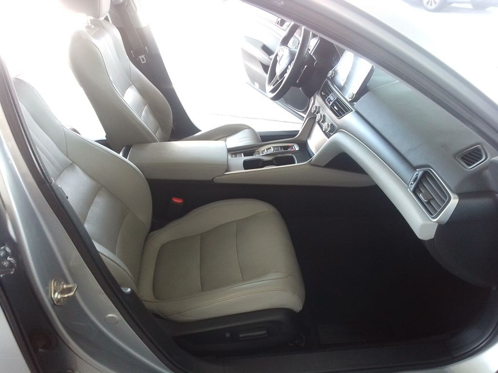 2019 Honda Accord Image 18