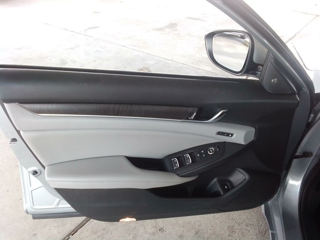 2019 Honda Accord Image 21