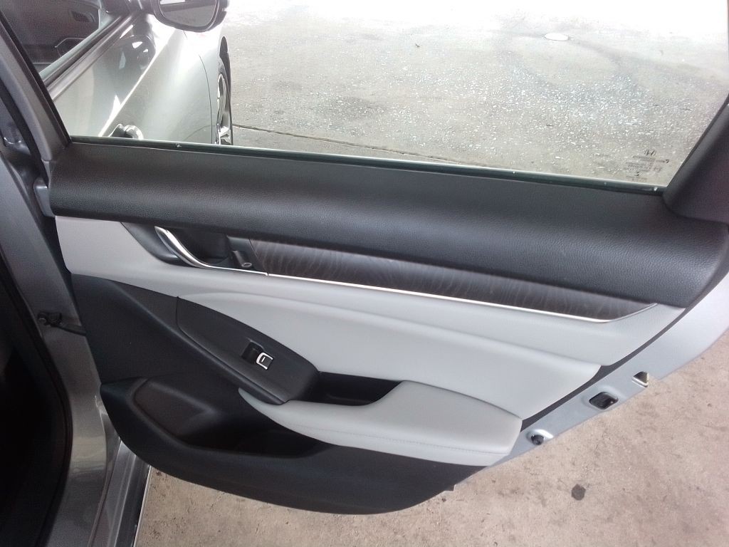 2019 Honda Accord Image 24