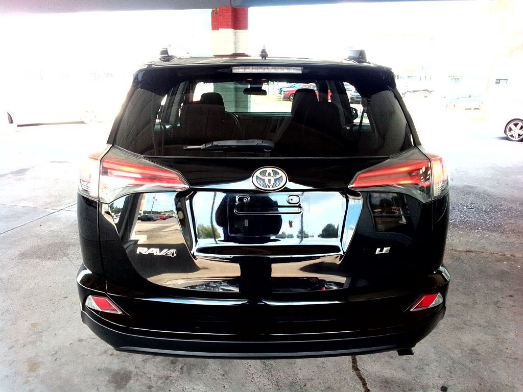 2017 Toyota Rav4 Image 6