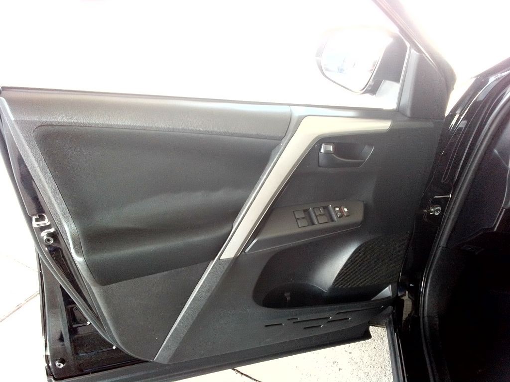 2017 Toyota Rav4 Image 17