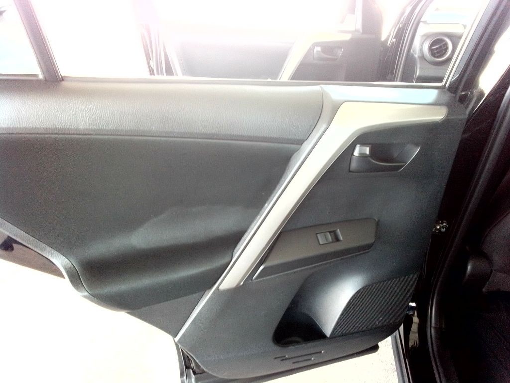 2017 Toyota Rav4 Image 18