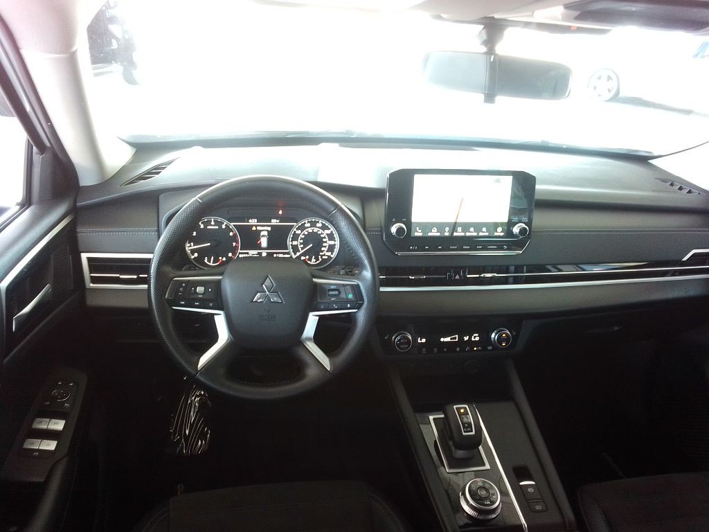 2022 Mitsubishi Outlander Image 7
