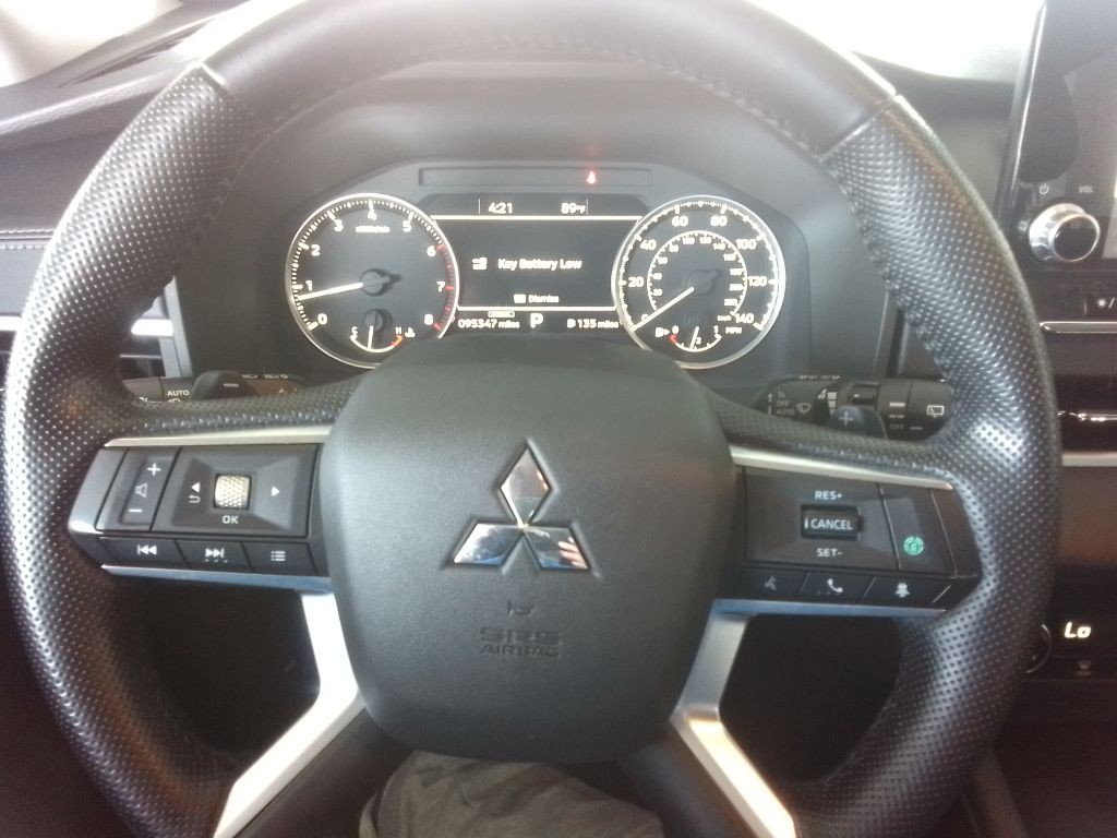 2022 Mitsubishi Outlander Image 8