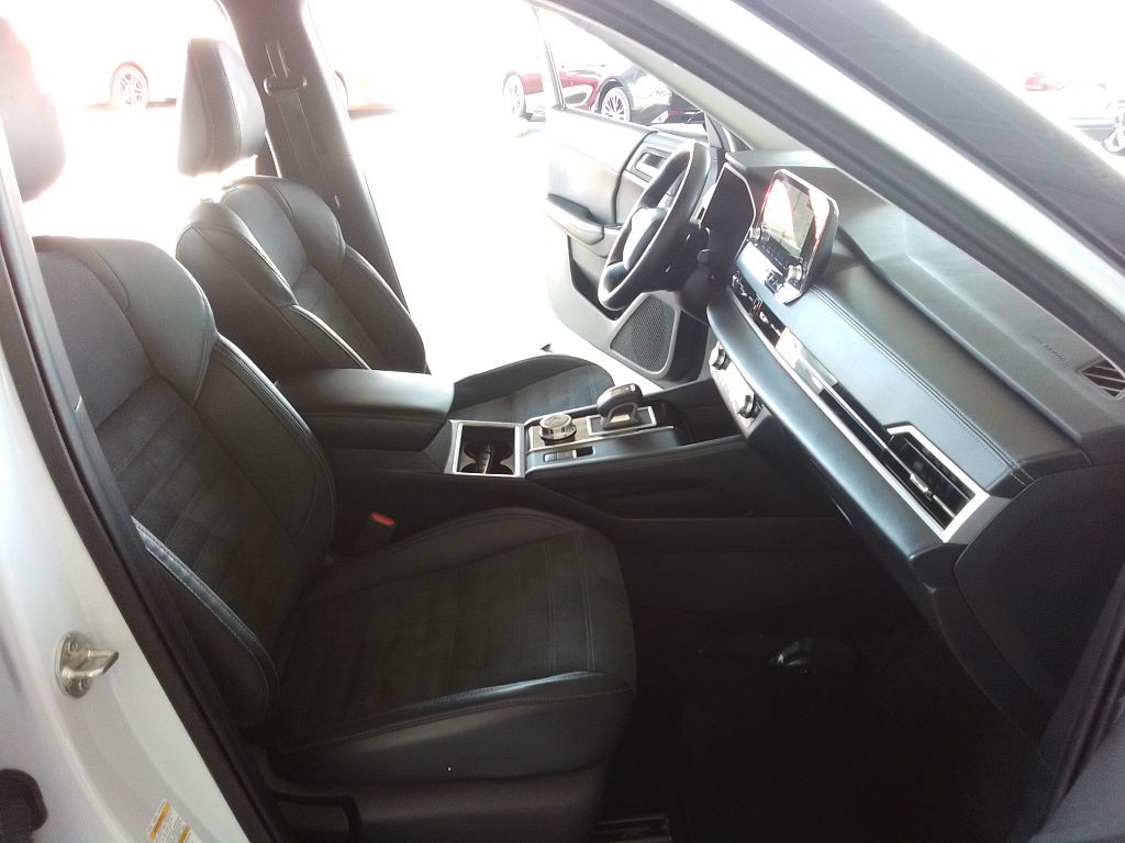 2022 Mitsubishi Outlander Image 18