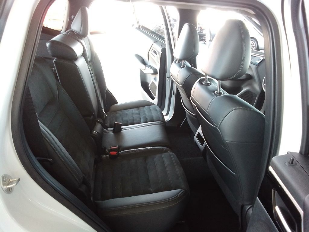 2022 Mitsubishi Outlander Image 19