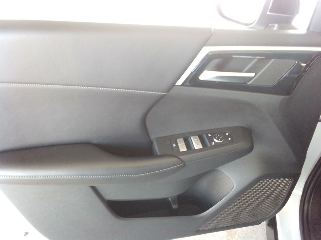 2022 Mitsubishi Outlander Image 22