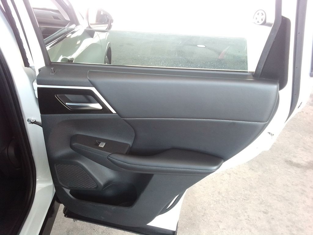 2022 Mitsubishi Outlander Image 24