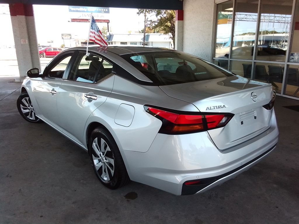 2023 Nissan Altima Image 4