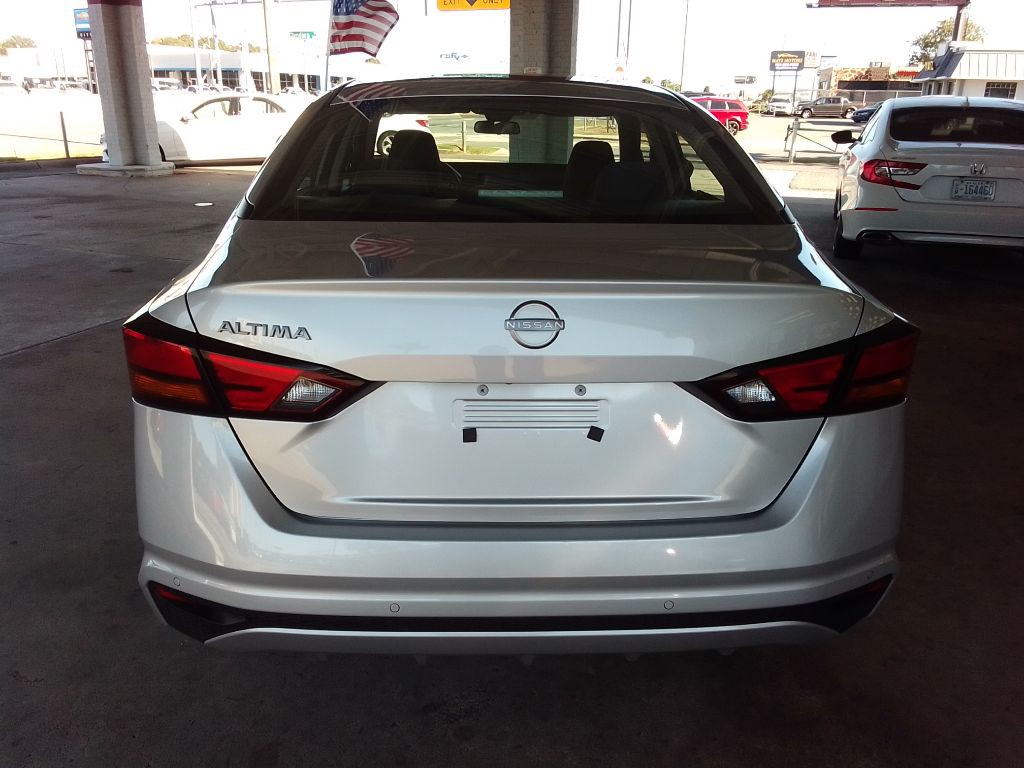 2023 Nissan Altima Image 6