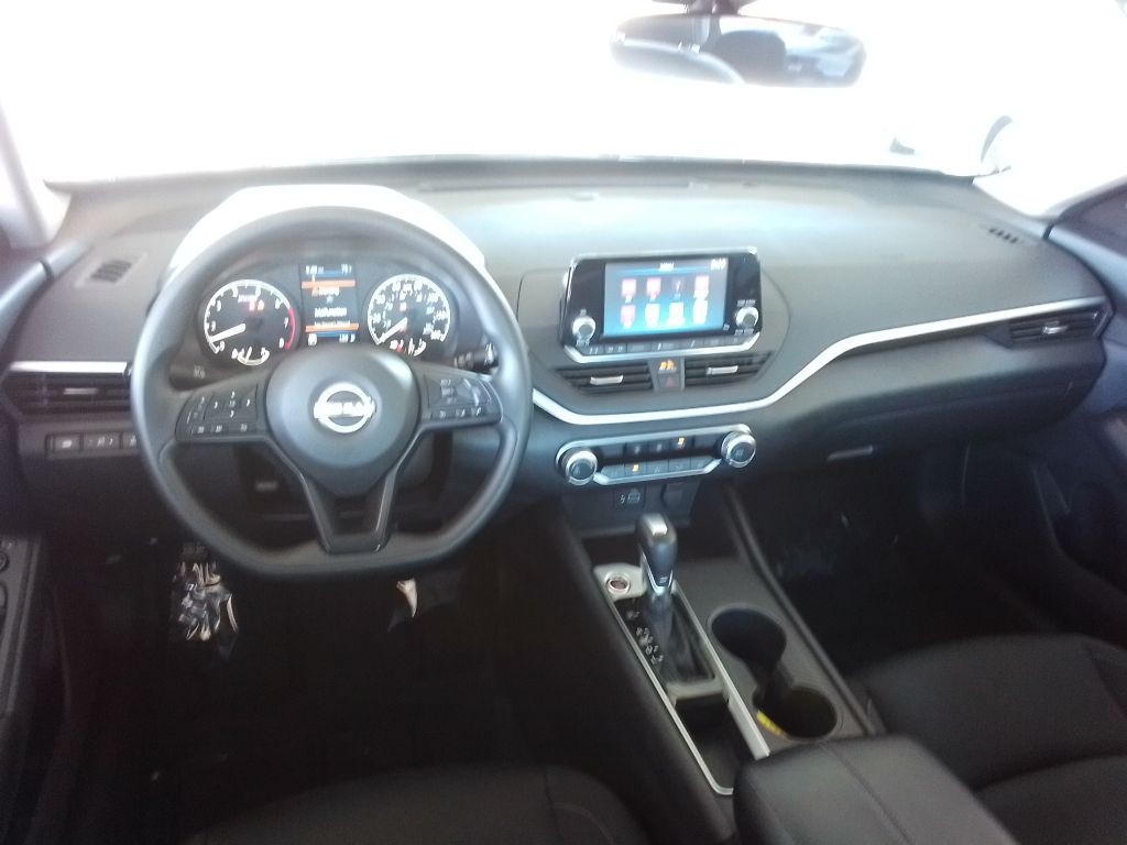 2023 Nissan Altima Image 7