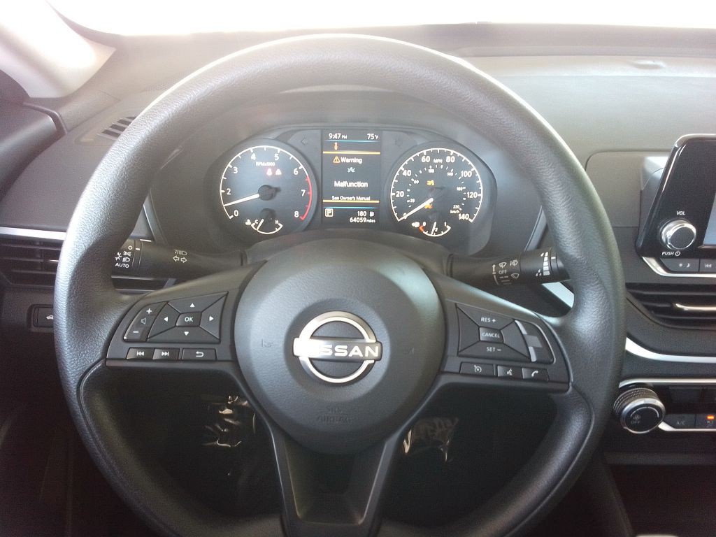 2023 Nissan Altima Image 8