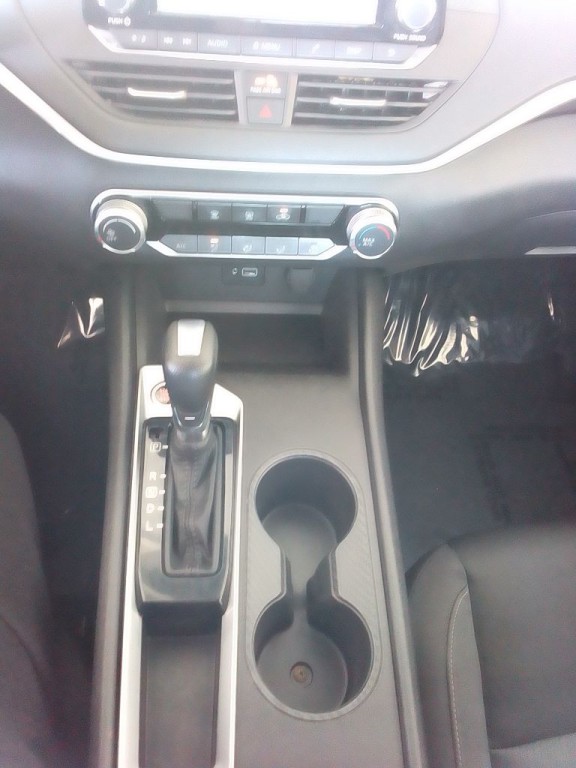 2023 Nissan Altima Image 10