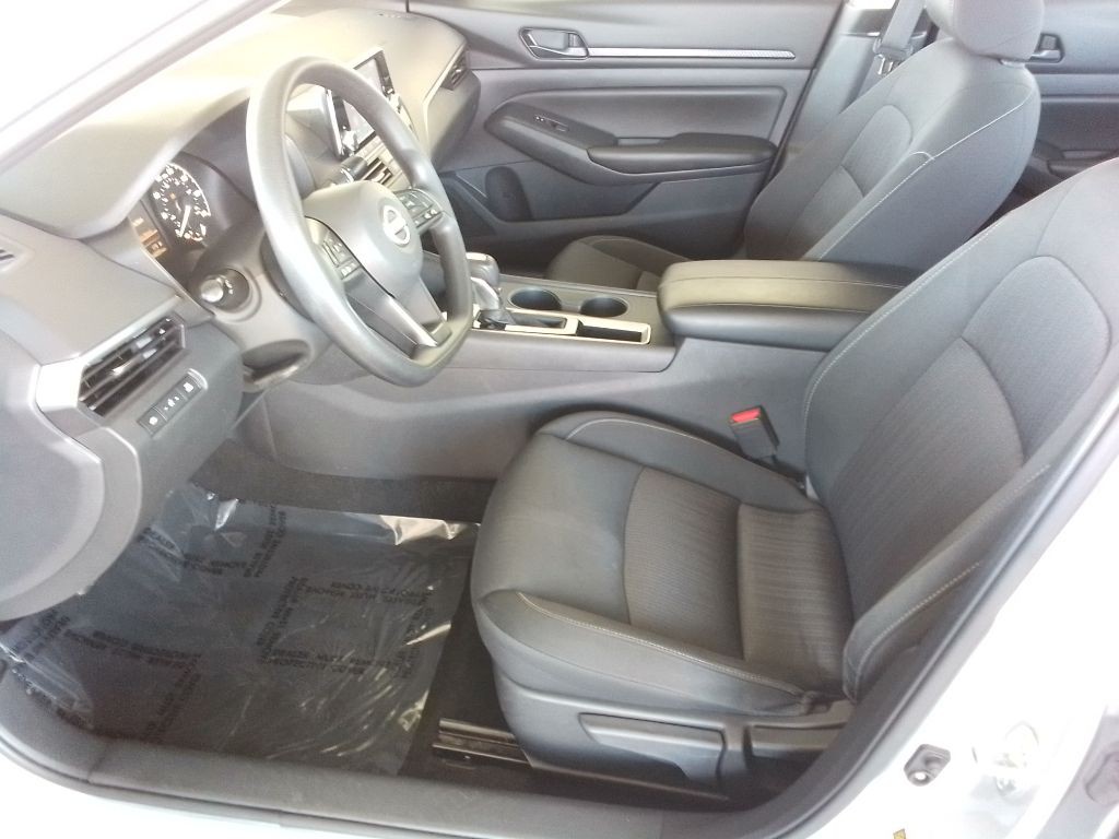 2023 Nissan Altima Image 15
