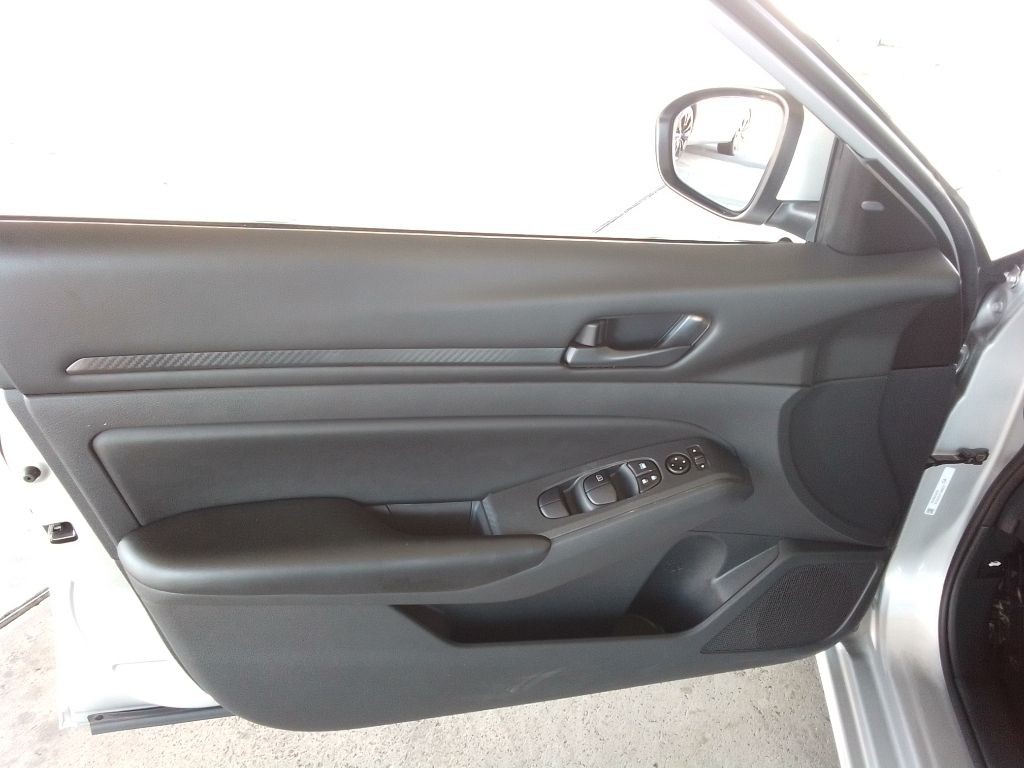 2023 Nissan Altima Image 20