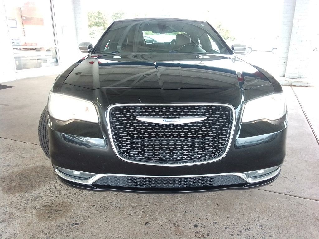 2019 Chrysler 300 Image 2