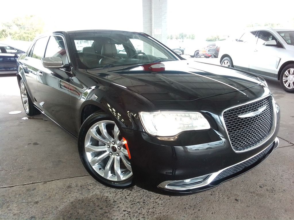 2019 Chrysler 300 Image 3