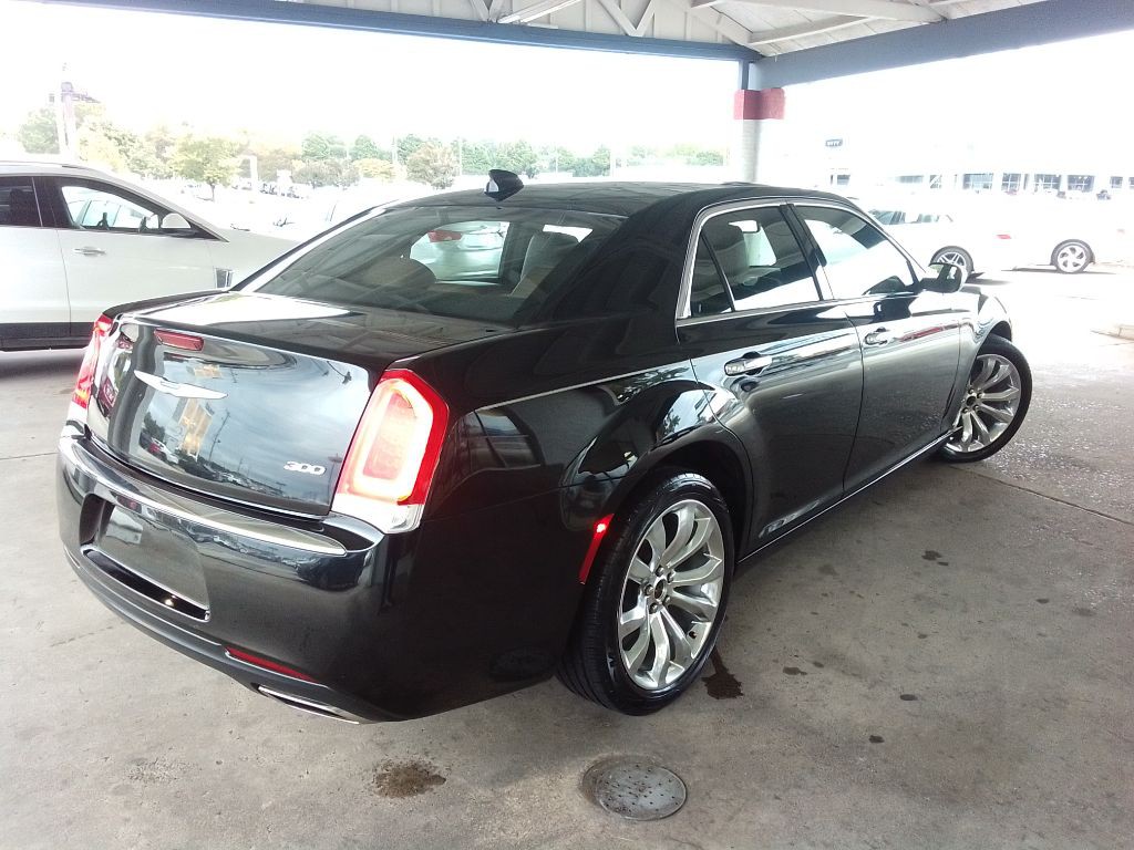 2019 Chrysler 300 Image 5