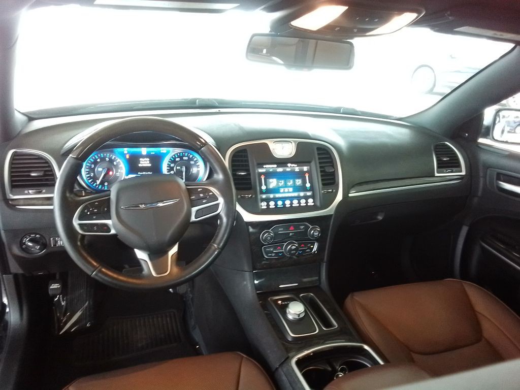 2019 Chrysler 300 Image 7