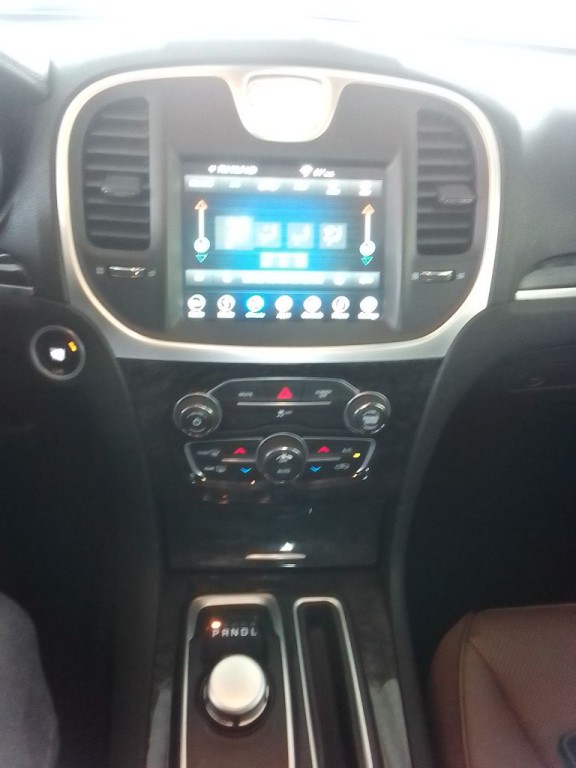 2019 Chrysler 300 Image 9