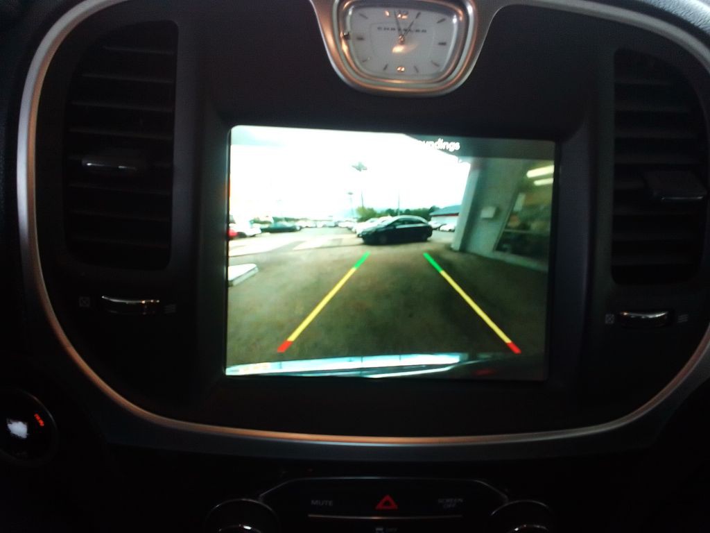 2019 Chrysler 300 Image 12
