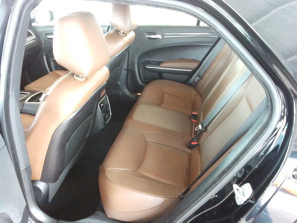 2019 Chrysler 300 Image 14