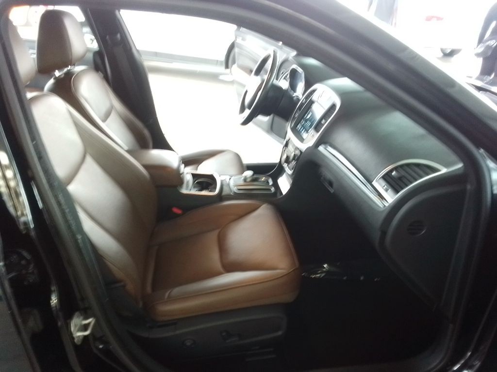 2019 Chrysler 300 Image 15