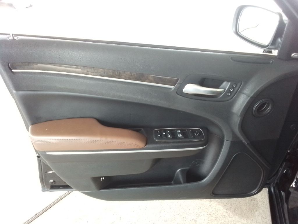 2019 Chrysler 300 Image 18