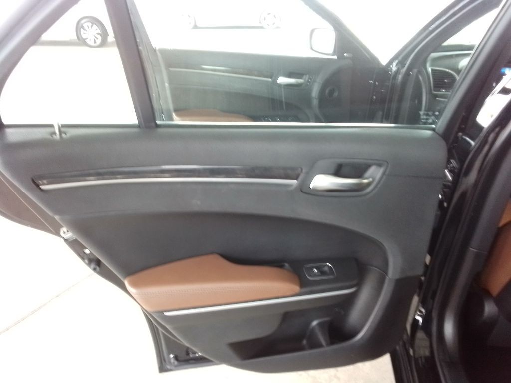 2019 Chrysler 300 Image 19
