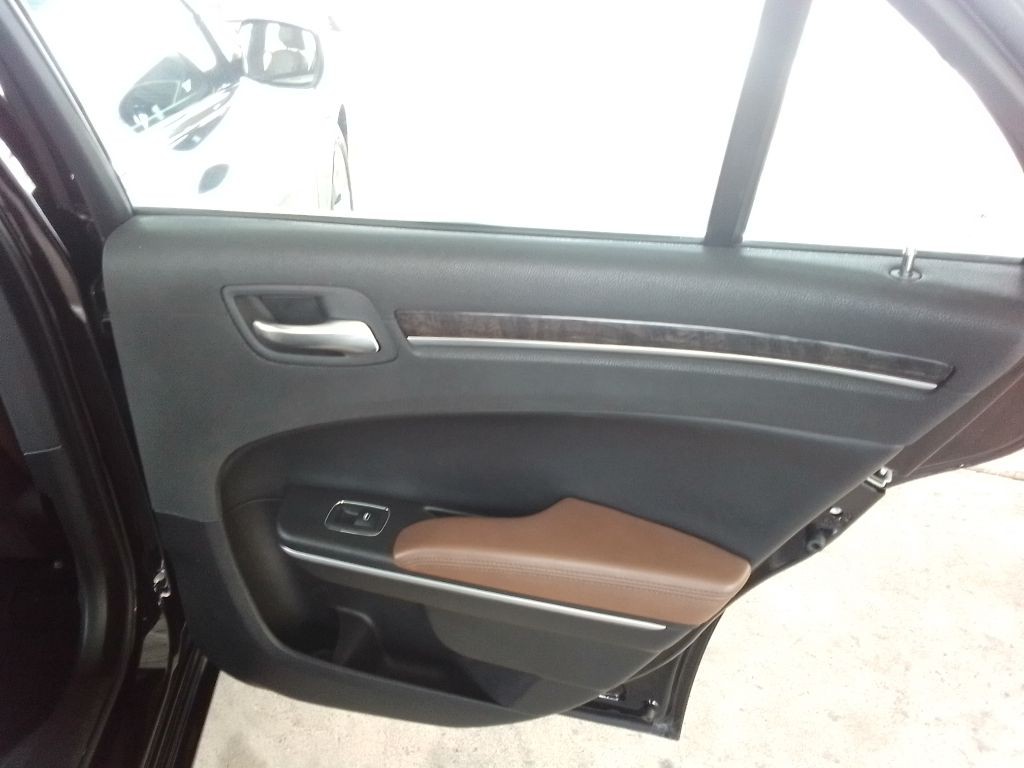 2019 Chrysler 300 Image 21