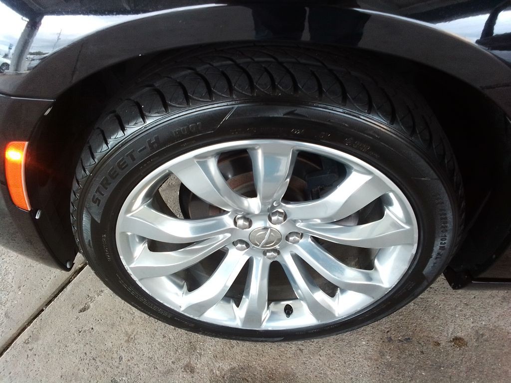 2019 Chrysler 300 Image 23