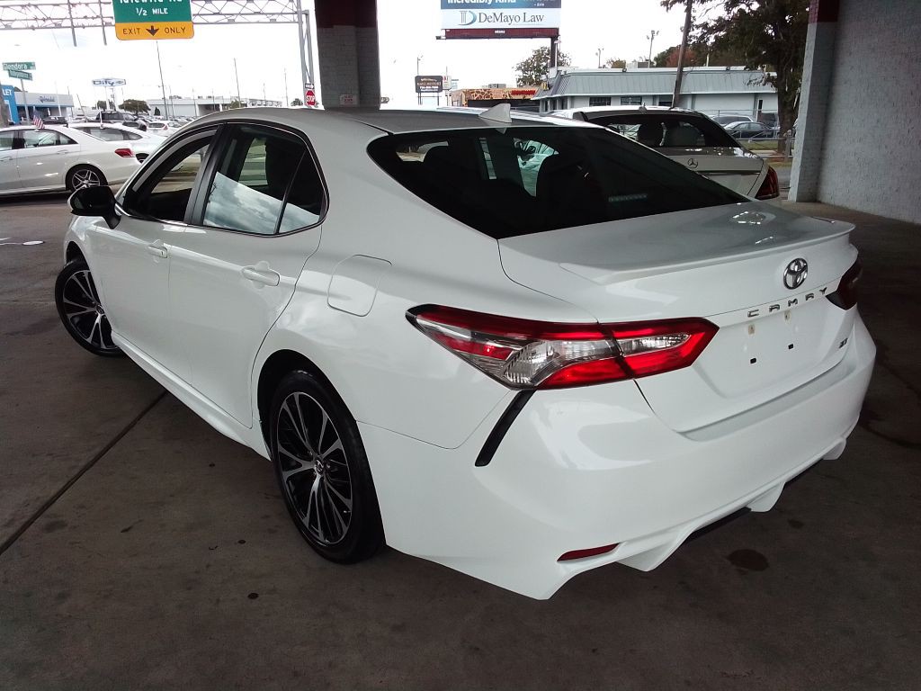 2019 Toyota Camry Image 4