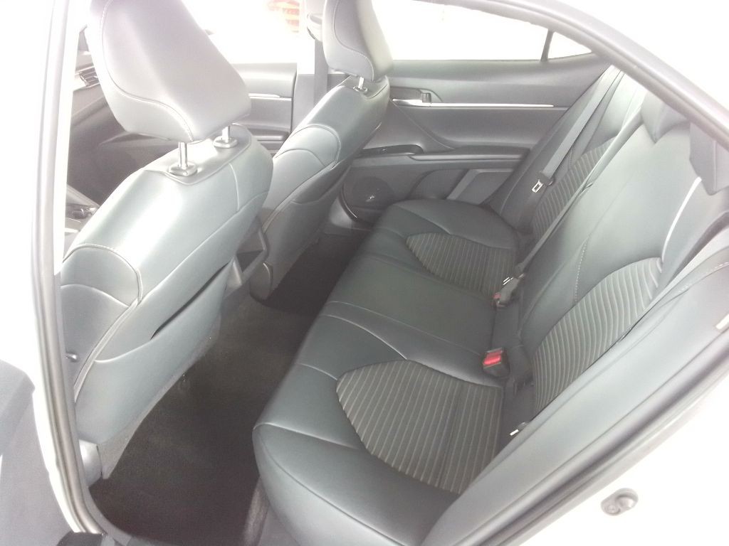 2019 Toyota Camry Image 14